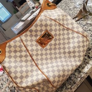 Purse lv